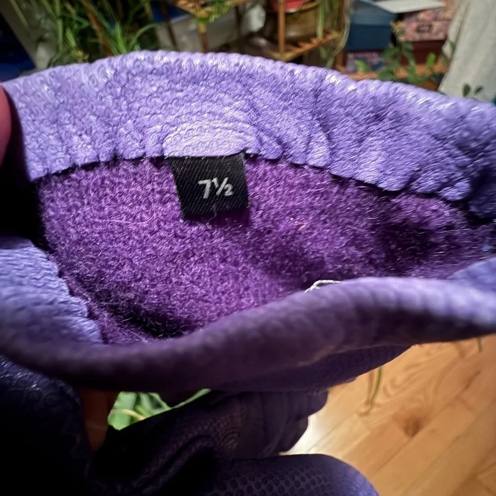 Purple Moschino Leather And Angora Driving Gloves With Nickel Heart Charm Sz 7.5